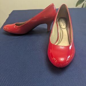 Round Toed pumps - Red 8.5